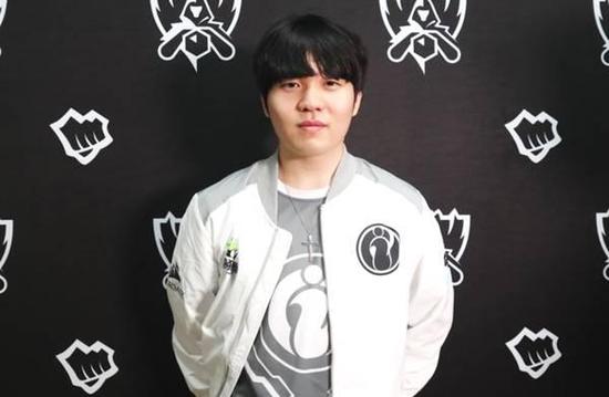 TheShy回归赛场，回归赛场首场状态亮眼，G2观众沸腾！